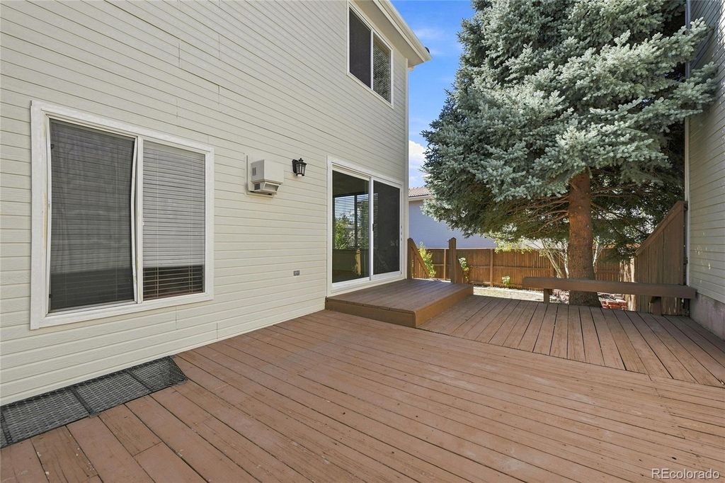 Image 25 of property listing at 1371 Laurenwood Way, Highlands Ranch, CO 80129
