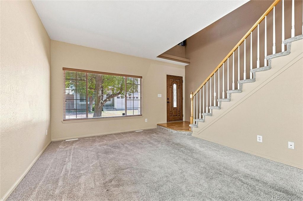 Image 3 of property listing at 1371 Laurenwood Way, Highlands Ranch, CO 80129