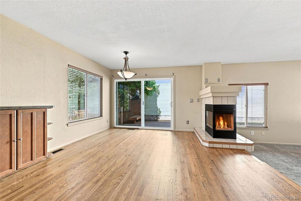 Image 4 of property listing at 1371 Laurenwood Way, Highlands Ranch, CO 80129