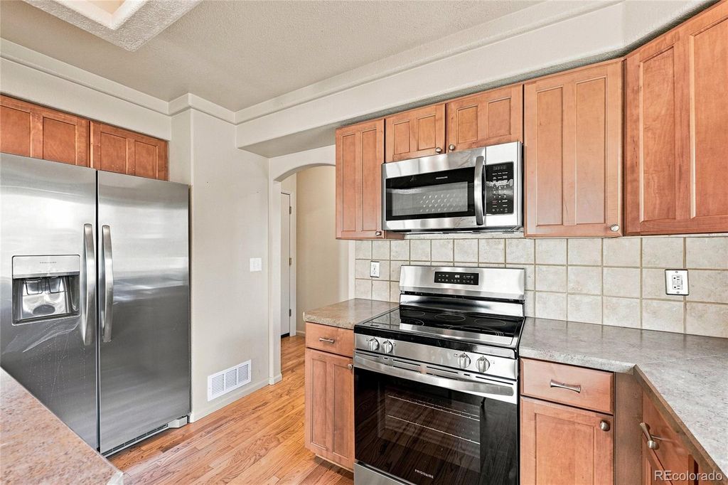Image 7 of property listing at 1371 Laurenwood Way, Highlands Ranch, CO 80129