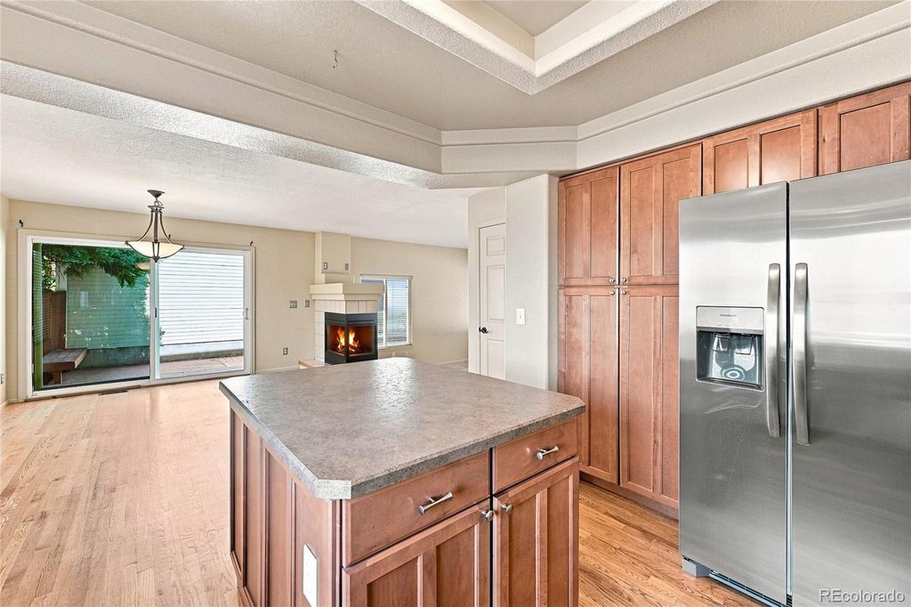 Image 8 of property listing at 1371 Laurenwood Way, Highlands Ranch, CO 80129