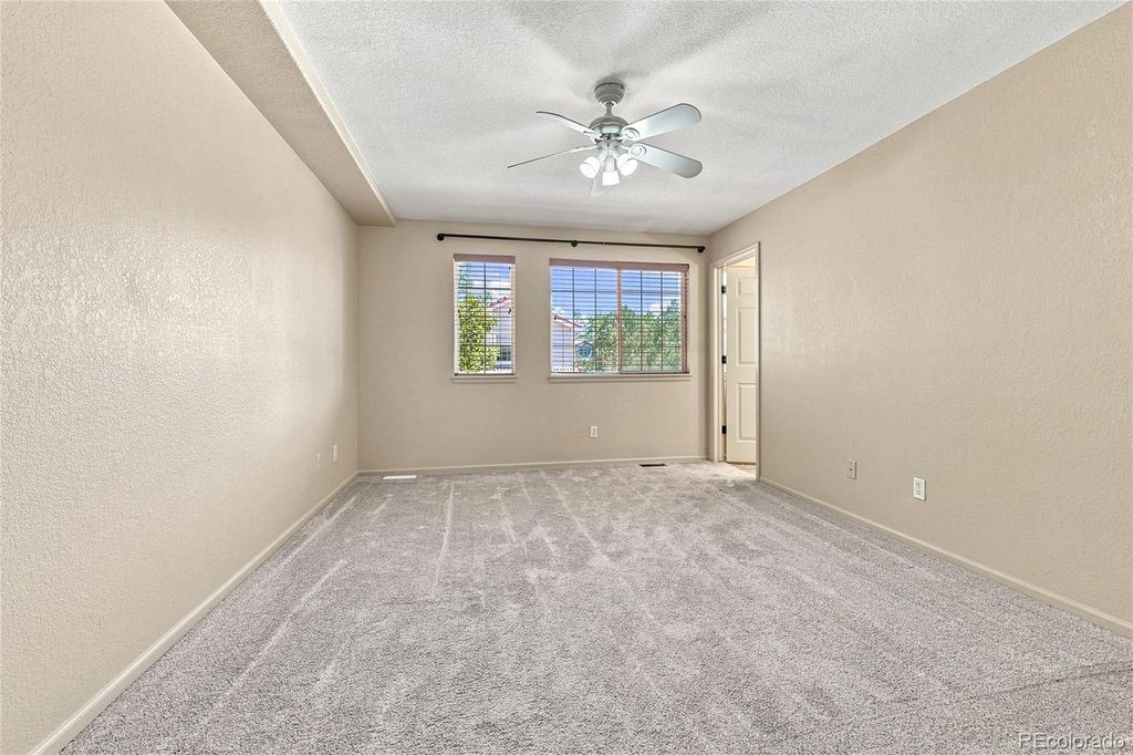 Image 9 of property listing at 1371 Laurenwood Way, Highlands Ranch, CO 80129