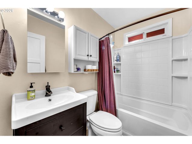 3109 E 28TH St, Vancouver, WA 98661