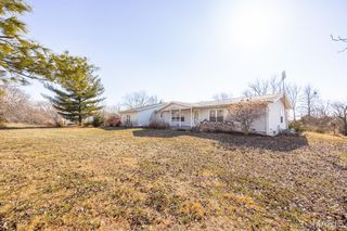 3040 Court Road, New Baden, IL 62265