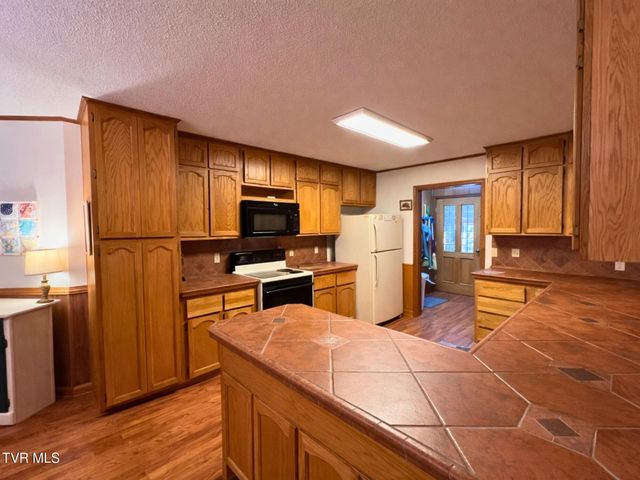 60 West School Street, Mosheim, TN 37818