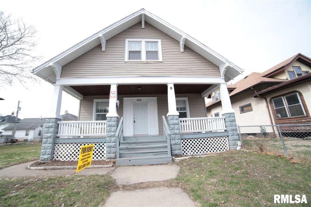 1212 GLENHURST Court, Rockisland, IL 61201