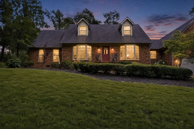 2307 Hamlin Dr, Paris, TN 38242