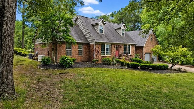 2307 Hamlin Dr, Paris, TN 38242