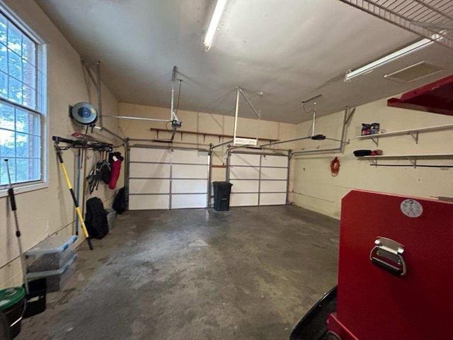 2307 Hamlin Dr, Paris, TN 38242