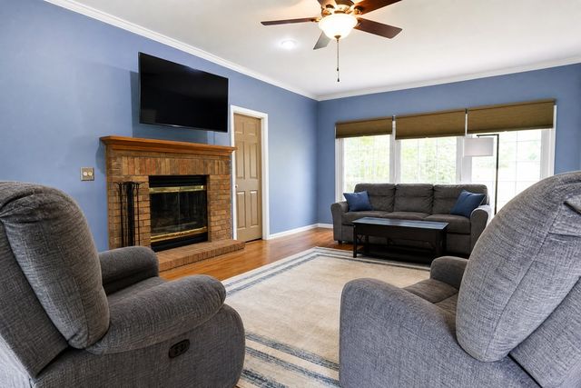 2307 Hamlin Dr, Paris, TN 38242