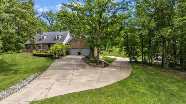 2307 Hamlin Dr, Paris, TN 38242