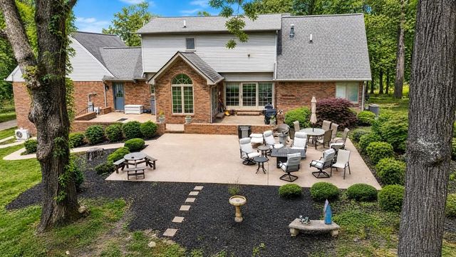 2307 Hamlin Dr, Paris, TN 38242