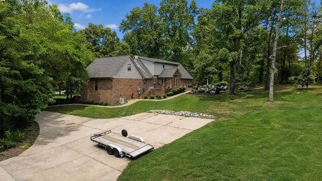 2307 Hamlin Dr, Paris, TN 38242