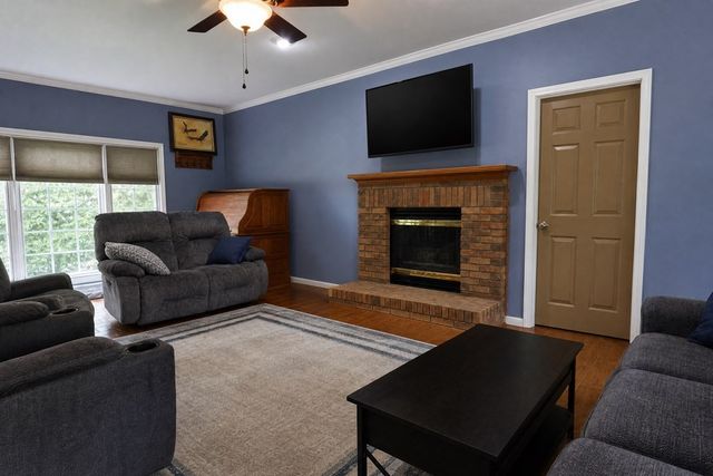 2307 Hamlin Dr, Paris, TN 38242
