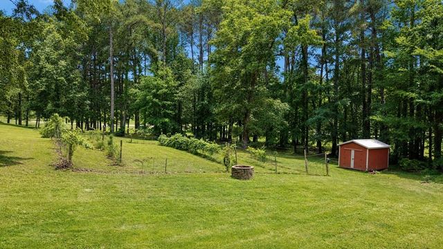 2307 Hamlin Dr, Paris, TN 38242