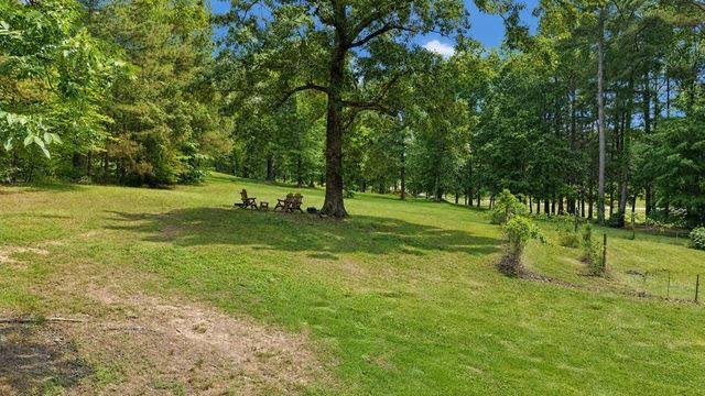 2307 Hamlin Dr, Paris, TN 38242