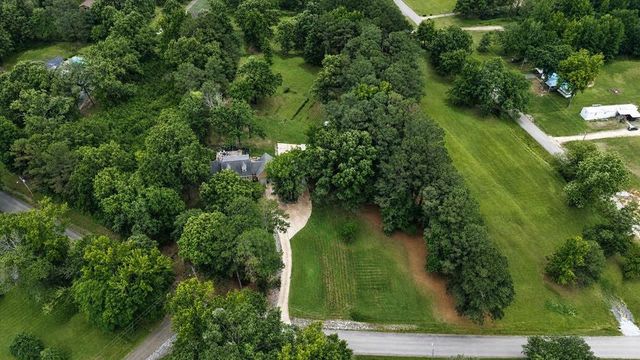 2307 Hamlin Dr, Paris, TN 38242