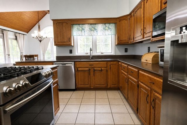 2307 Hamlin Dr, Paris, TN 38242