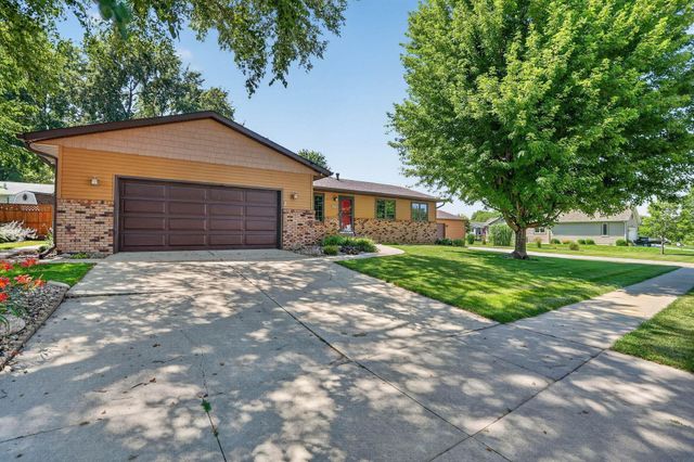 5822 Cimmarron Lane, Waterloo, IA 50701