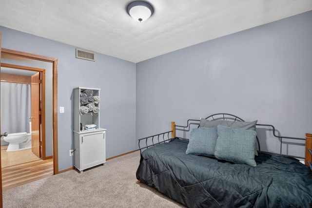 5822 Cimmarron Lane, Waterloo, IA 50701