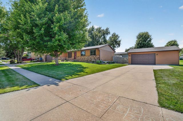 5822 Cimmarron Lane, Waterloo, IA 50701