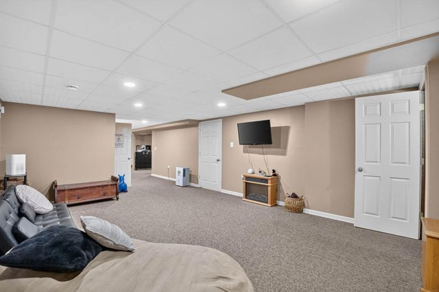 5822 Cimmarron Lane, Waterloo, IA 50701