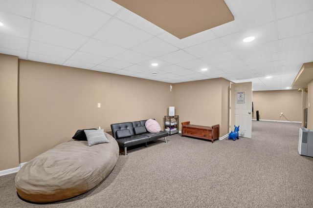 5822 Cimmarron Lane, Waterloo, IA 50701