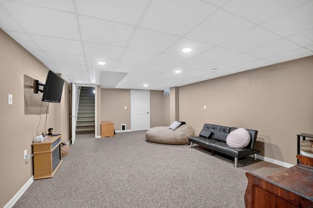 5822 Cimmarron Lane, Waterloo, IA 50701