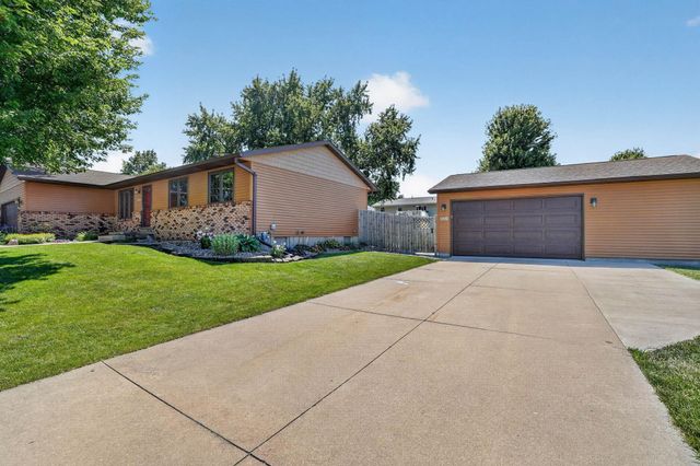 5822 Cimmarron Lane, Waterloo, IA 50701