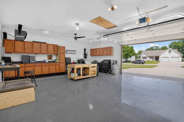 5822 Cimmarron Lane, Waterloo, IA 50701