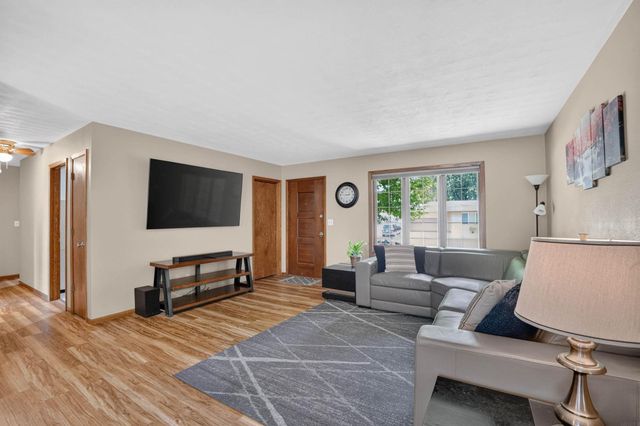 5822 Cimmarron Lane, Waterloo, IA 50701