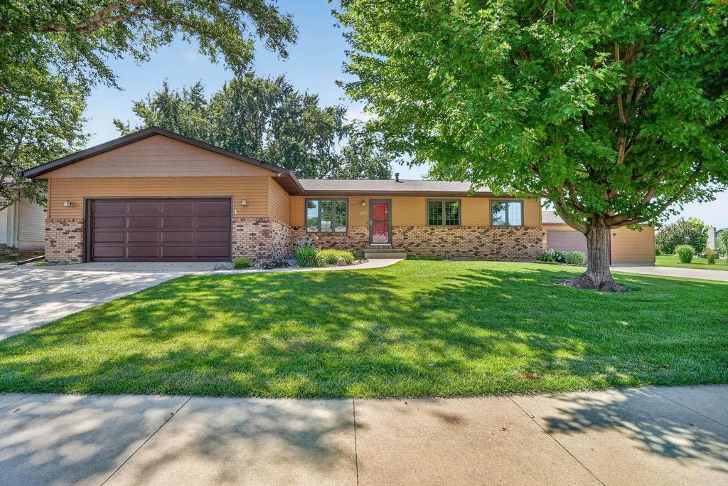 5822 Cimmarron Lane, Waterloo, IA 50701