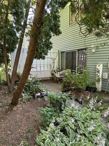 889 Oxford Place 889, Wheeling, IL 60090