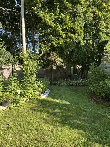889 Oxford Place 889, Wheeling, IL 60090