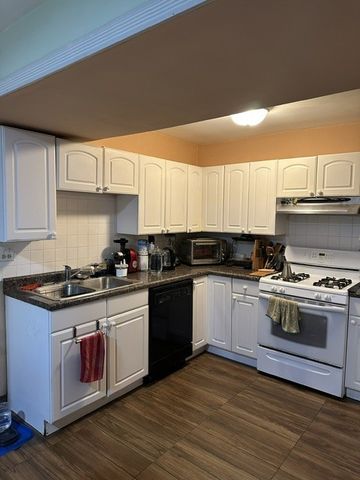 889 Oxford Place 889, Wheeling, IL 60090
