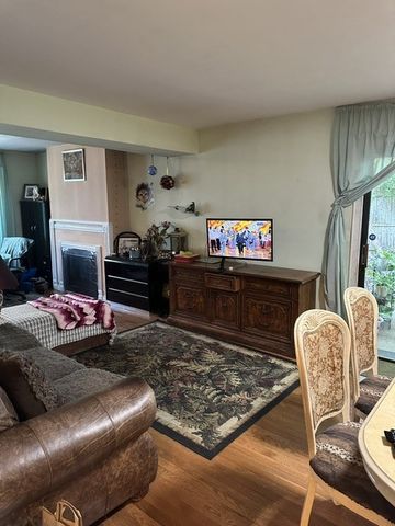 889 Oxford Place 889, Wheeling, IL 60090