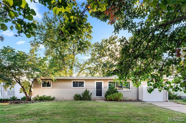 680 Crabapple Lane, Florissant, MO 63031