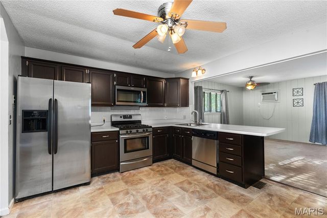680 Crabapple Lane, Florissant, MO 63031