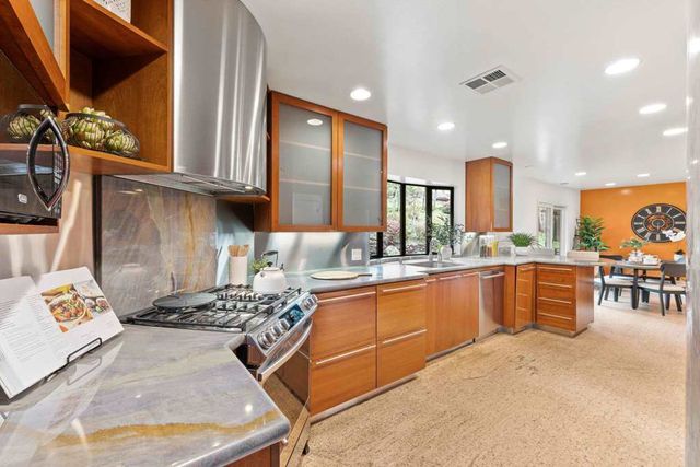 127 Devin Dr, Moraga, CA 94556