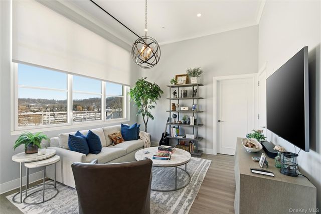 100 Garvies Point Road 1033, Glen Cove, NY 11542