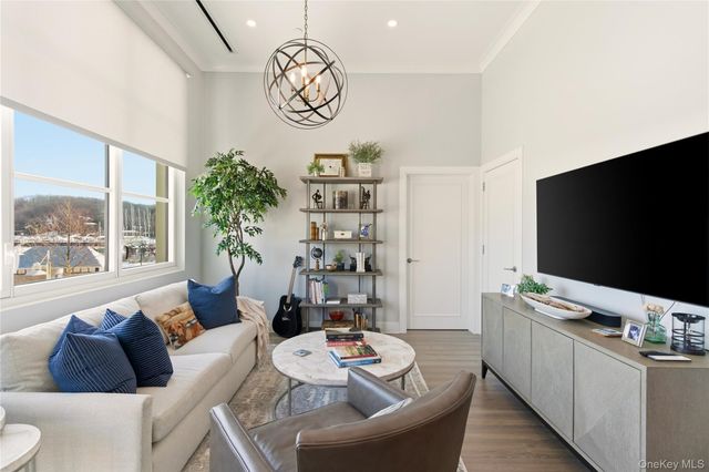 100 Garvies Point Road 1033, Glen Cove, NY 11542