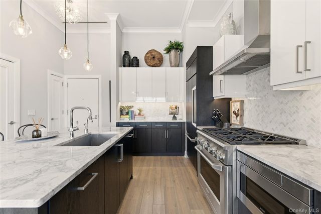 100 Garvies Point Road 1033, Glen Cove, NY 11542