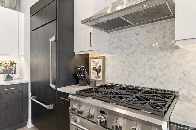 100 Garvies Point Road 1033, Glen Cove, NY 11542