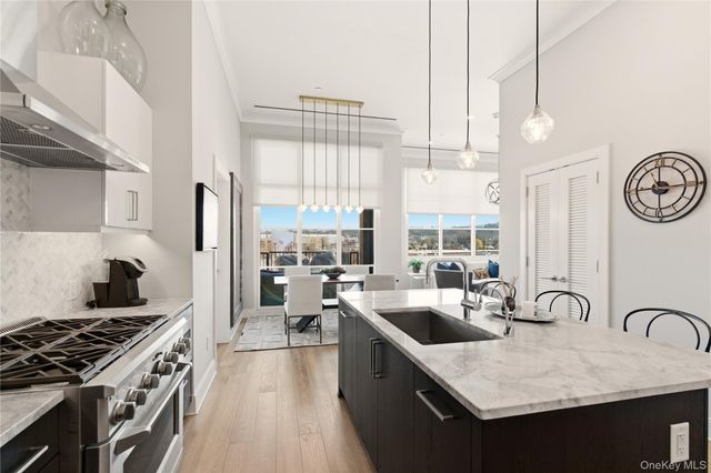 100 Garvies Point Road 1033, Glen Cove, NY 11542