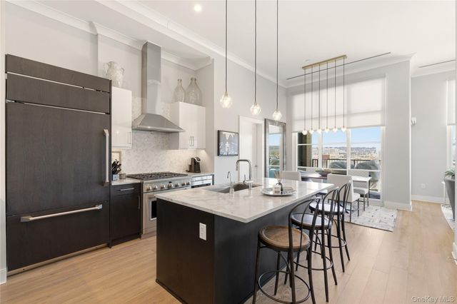 100 Garvies Point Road 1033, Glen Cove, NY 11542