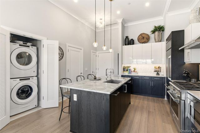 100 Garvies Point Road 1033, Glen Cove, NY 11542