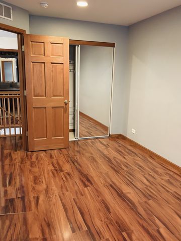 2598 Hillsboro Boulevard, Aurora, IL 60503