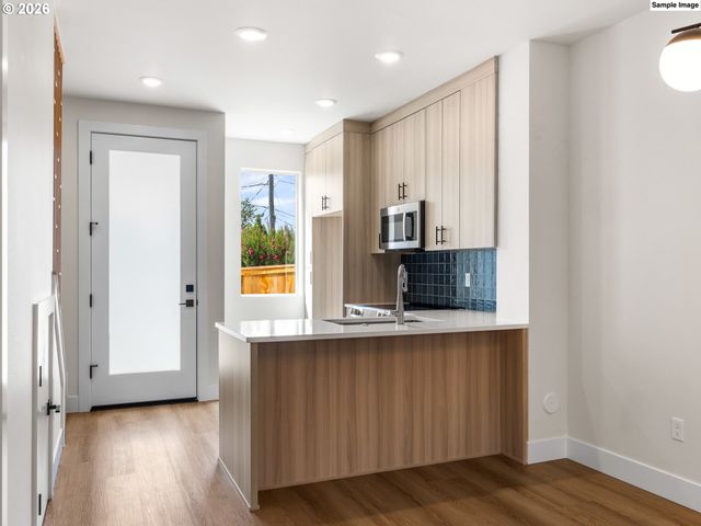 7564 Sw 31st Ave, Portland, OR 97219