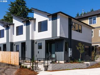 7564 Sw 31st Ave, Portland, OR 97219
