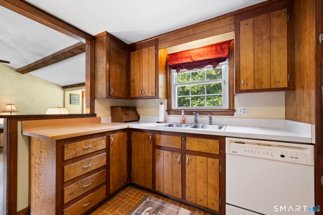 39 Plainfield Street, Enfield, CT 06082
